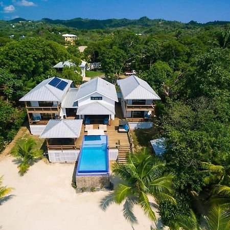 Vivaro Roatan Beachfront Villa West End Exterior photo